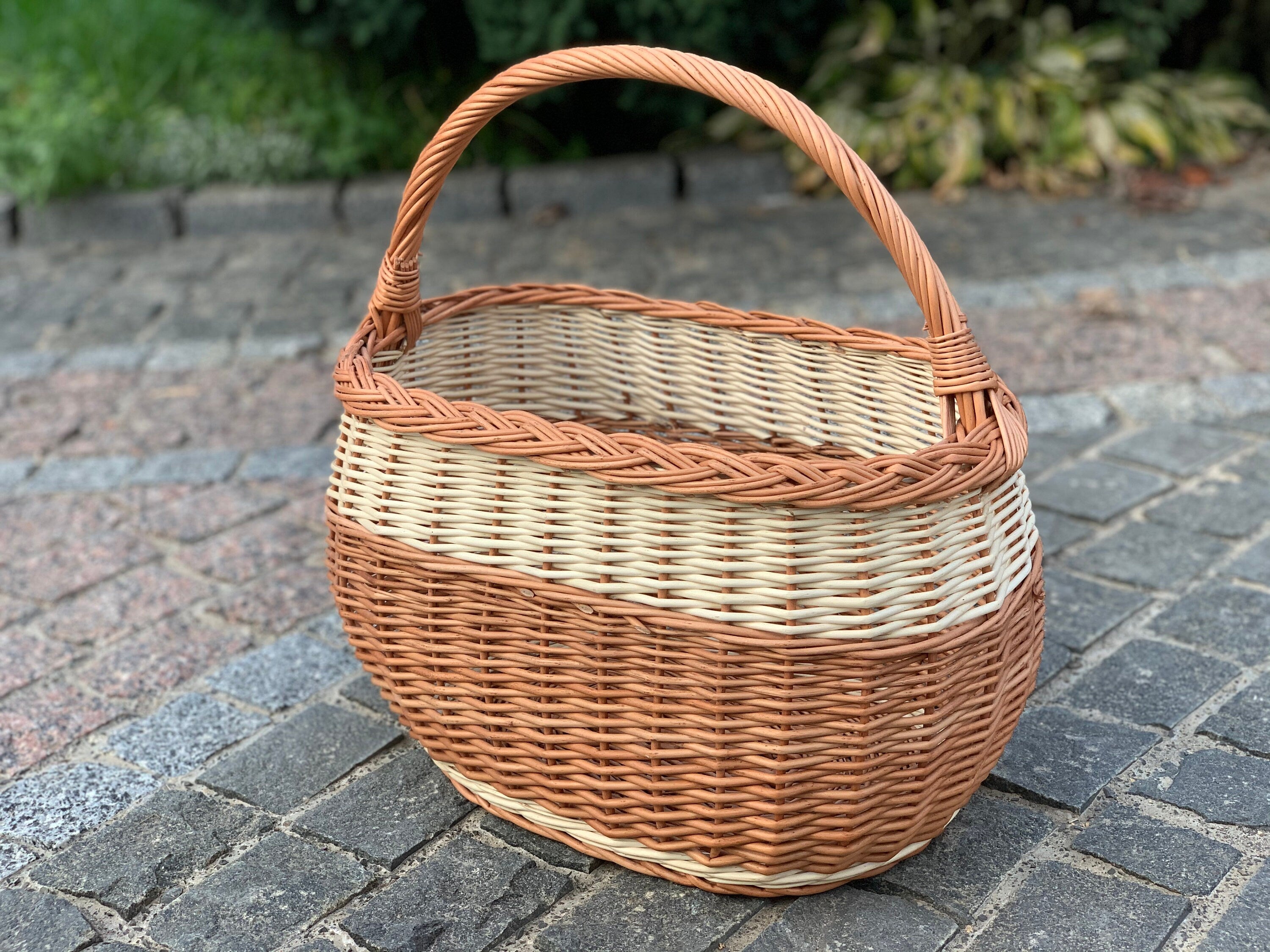 Round handled basket, flower girl basket,Small Rustic Basket Handmade Wicker Basket, Wicker Picnic Basket,