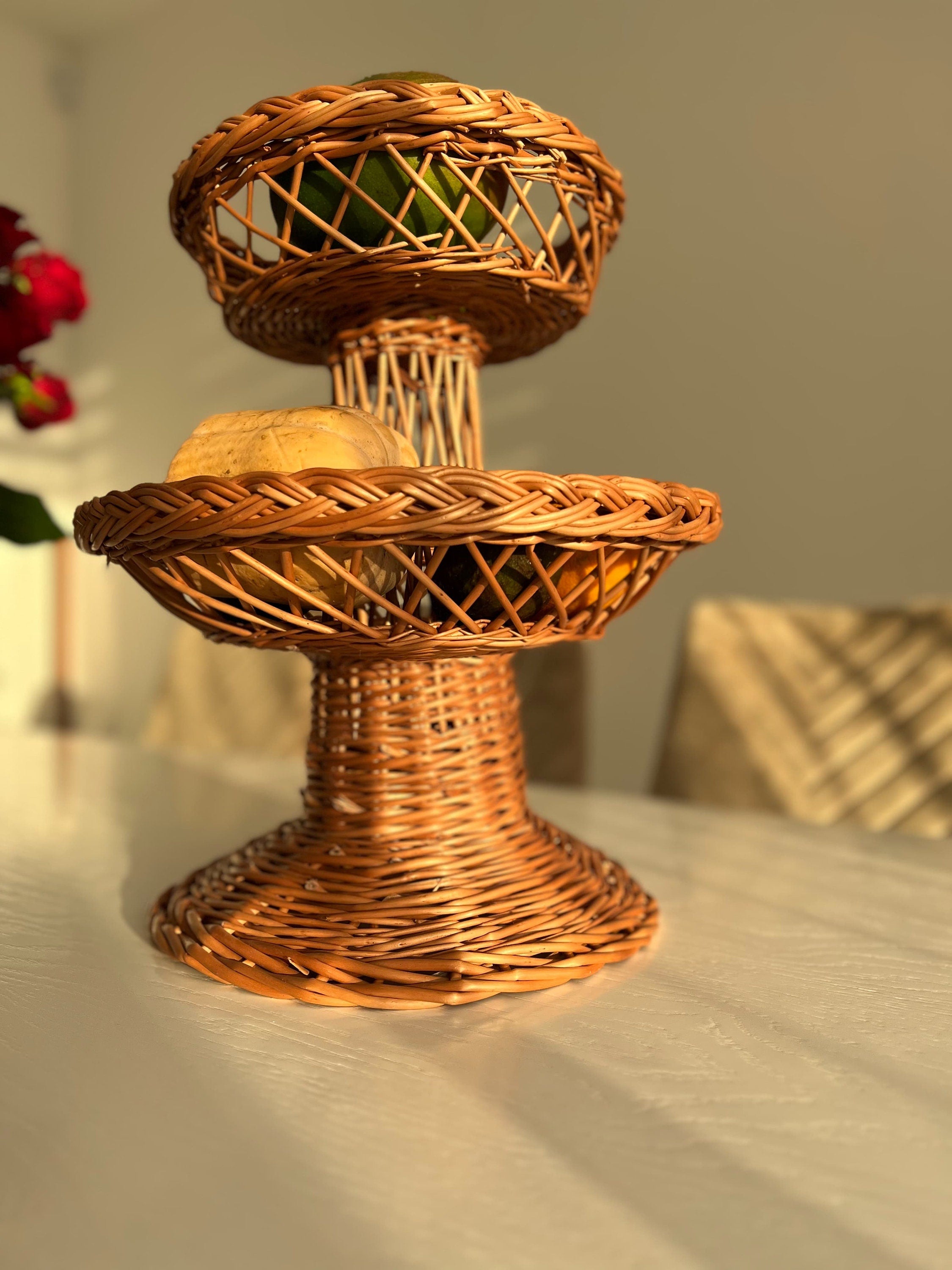 Two-tier desktop wicker fruit basket, Vase from the vine, wicker table fruit bowls